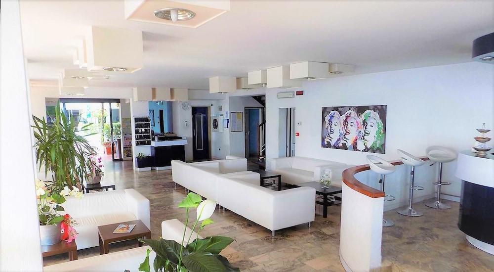 Hotel Diplomatic ริชโชเน ภายนอก รูปภาพ