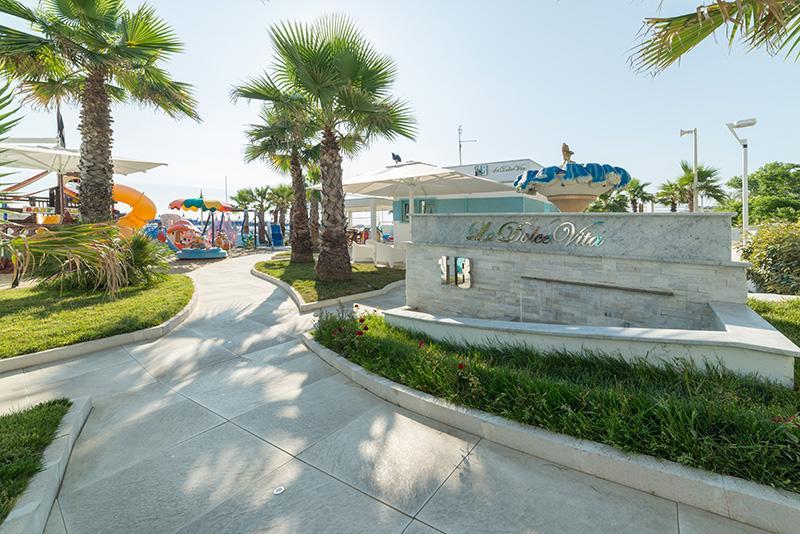 Hotel Diplomatic ริชโชเน ภายนอก รูปภาพ